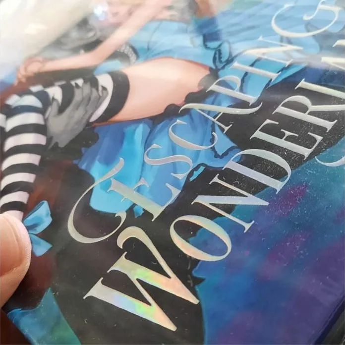 Couverture holographique bleu et argent, finition brillante