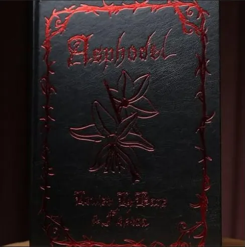 Édition reliée cuir noir avec dorure florale, tranchefile dorée et rouge